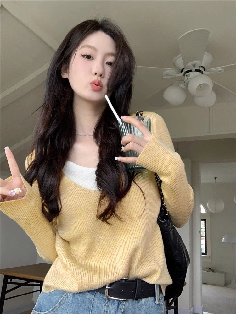 Design sense V-neck fake two-piece sweater for women in spring, autumn and winter clothes Korean slim fit and slim inner top trendy