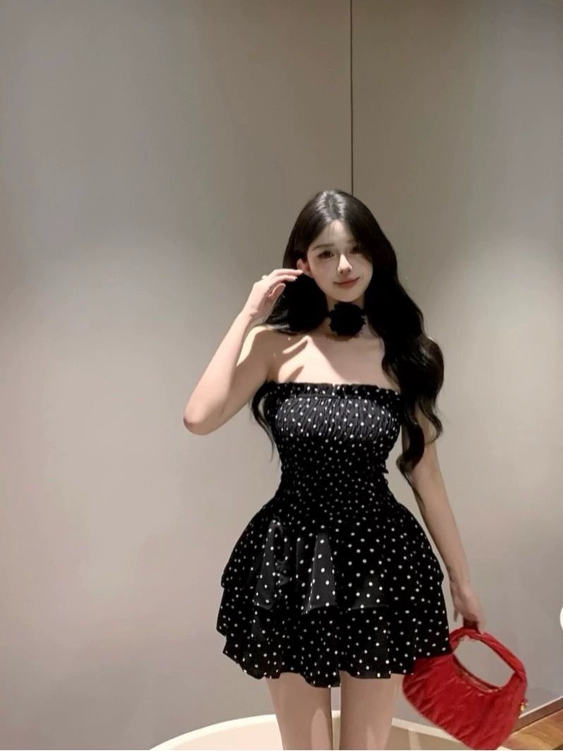 Polka dot non-slip strap suspender dress for women in summer waist-hugging princess fluffy cake skirt small black skirt