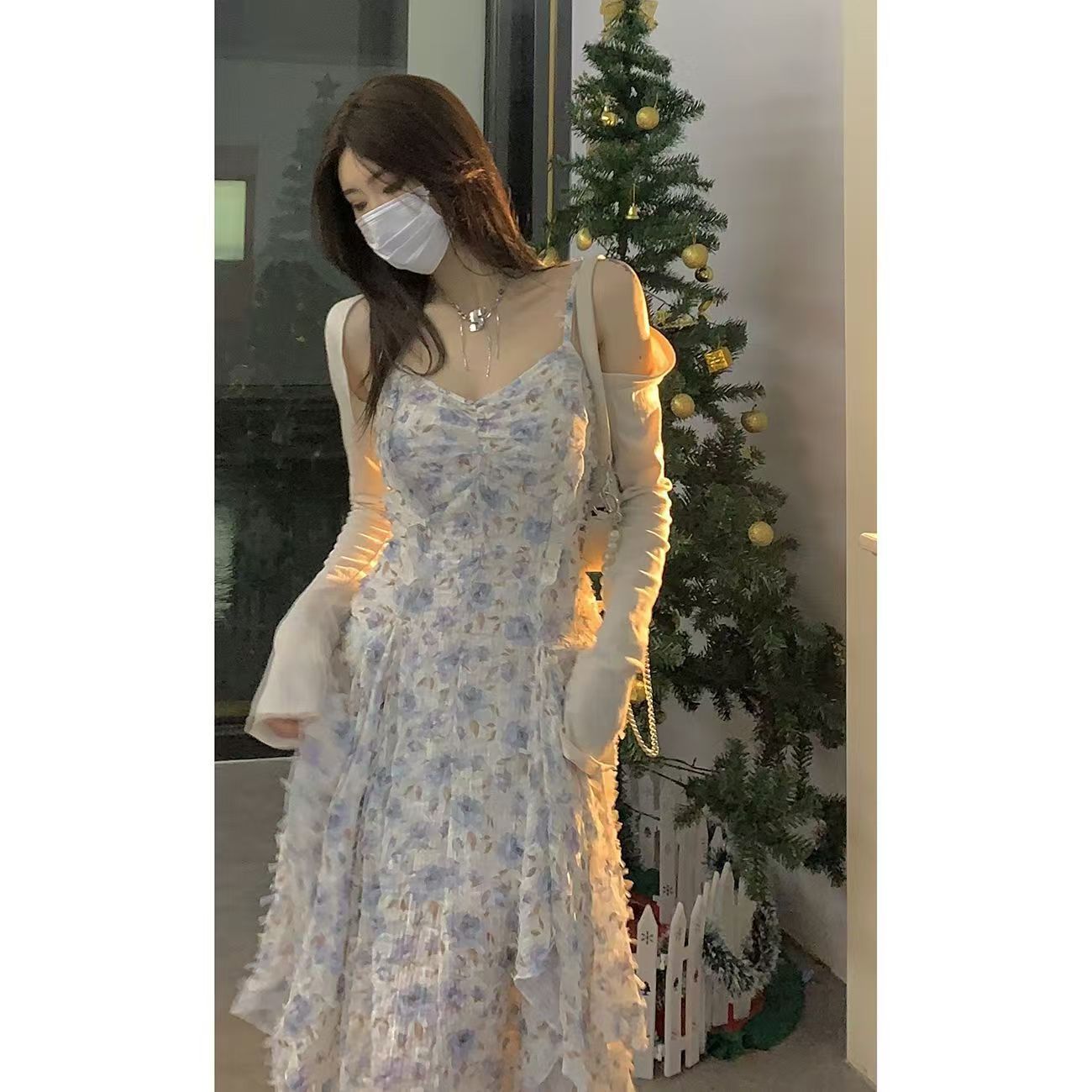 純欲風吊帶連衣裙女2025年春夏新款高級感法式仙女碎花過膝裙子