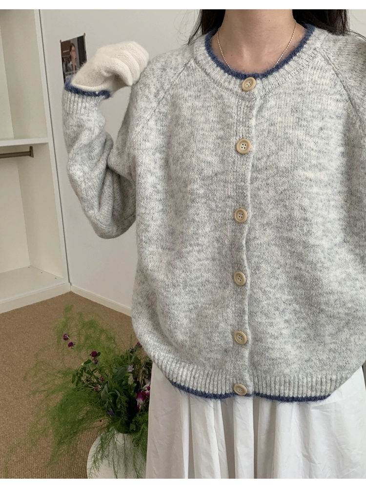 Gray-blue contrasting Korean retro round-neck cardigan sweater for women in winter new soft and glutinous age-reducing knitted top