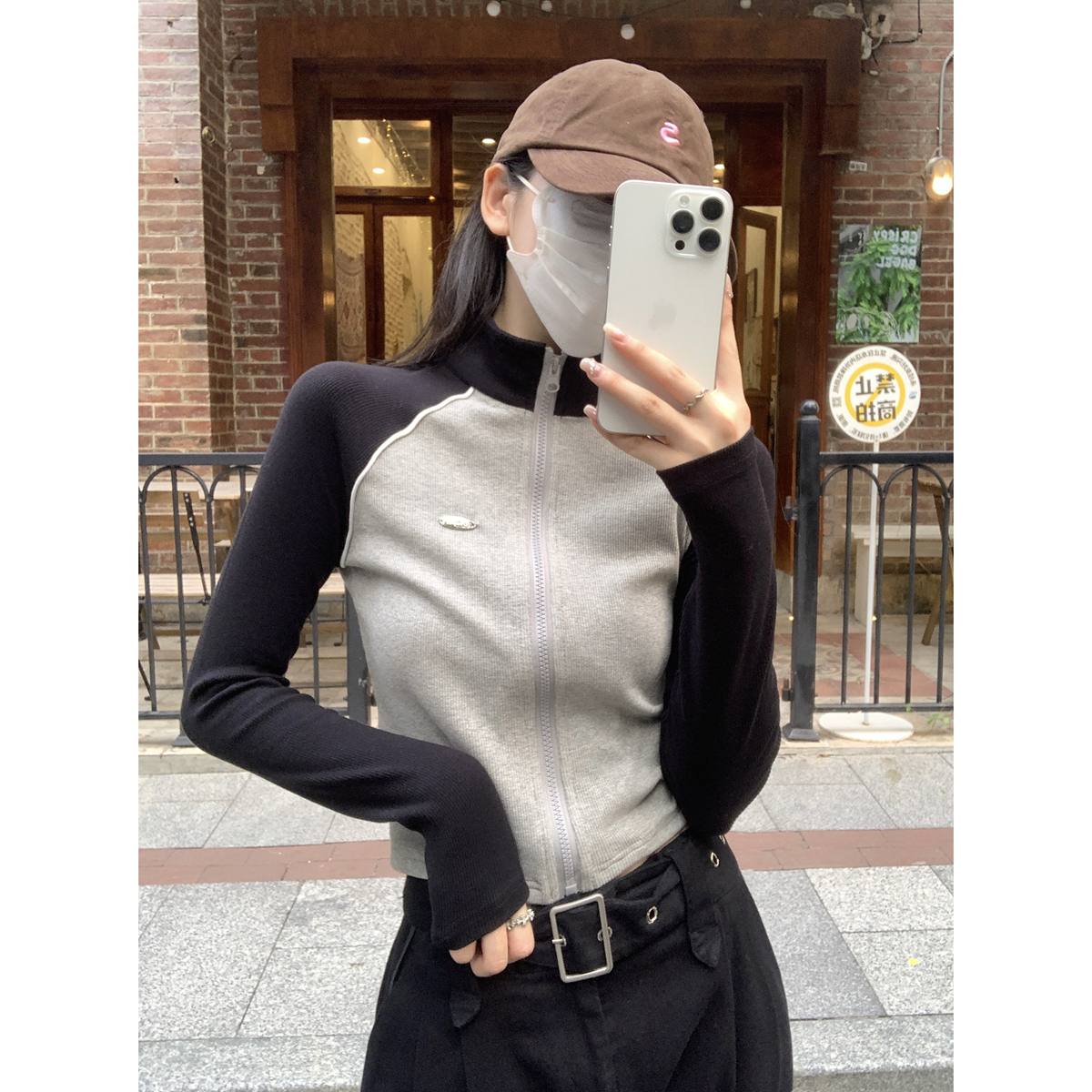 Real shot of early spring Korean style slim rag-shoulder contrasting zipper cardigan design pure cotton inner T-shirt top for women
