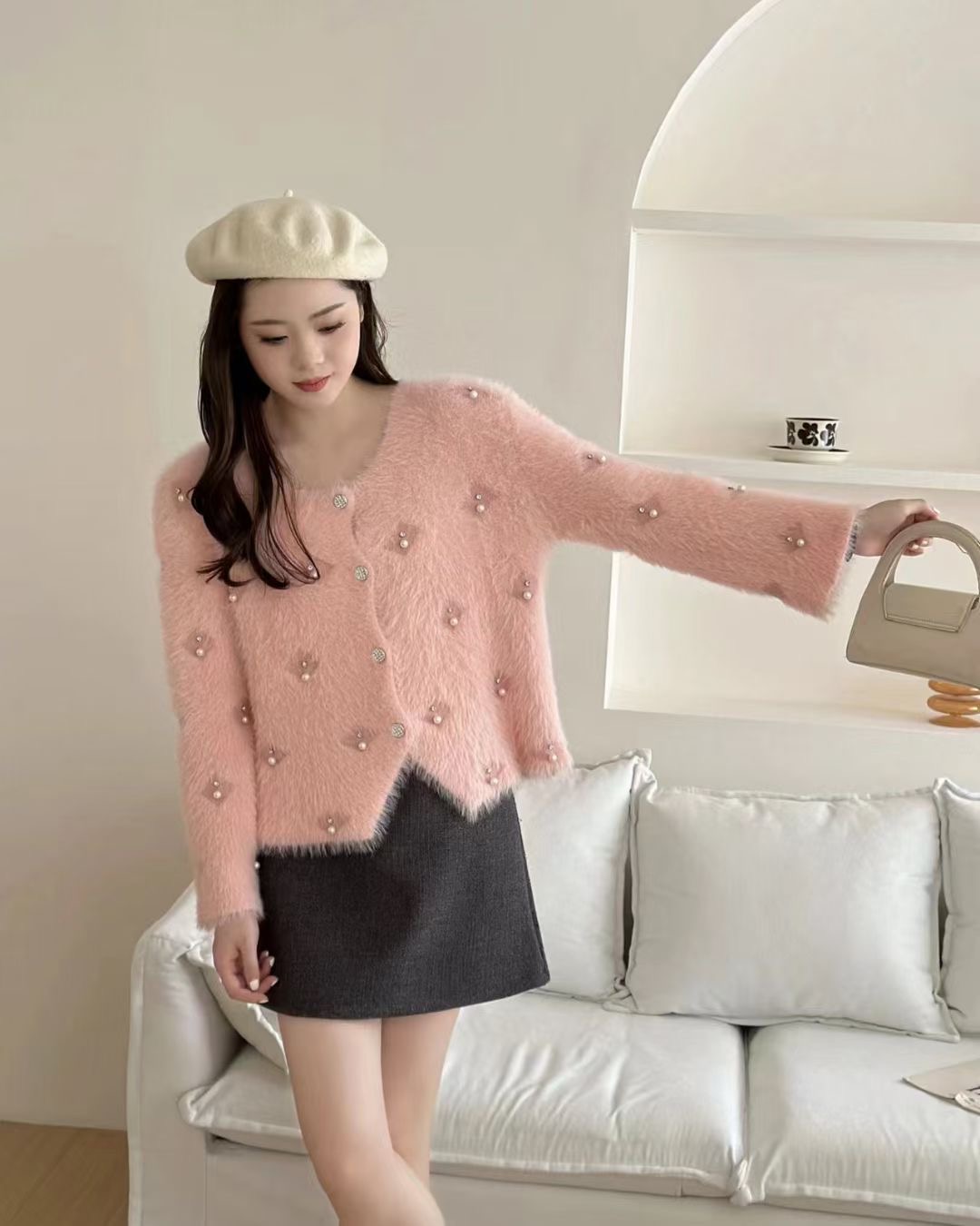 2025 early spring new V-neck mink velvet women's spring and autumn sweater knitted short jacket cardigan loose soft glutinous velvet top