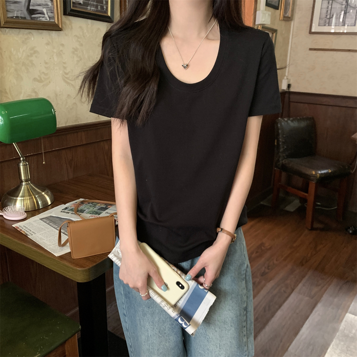 Real shot of spring and summer Korean version of u-neck loose versatile simple cotton short-sleeved T-shirt top for women