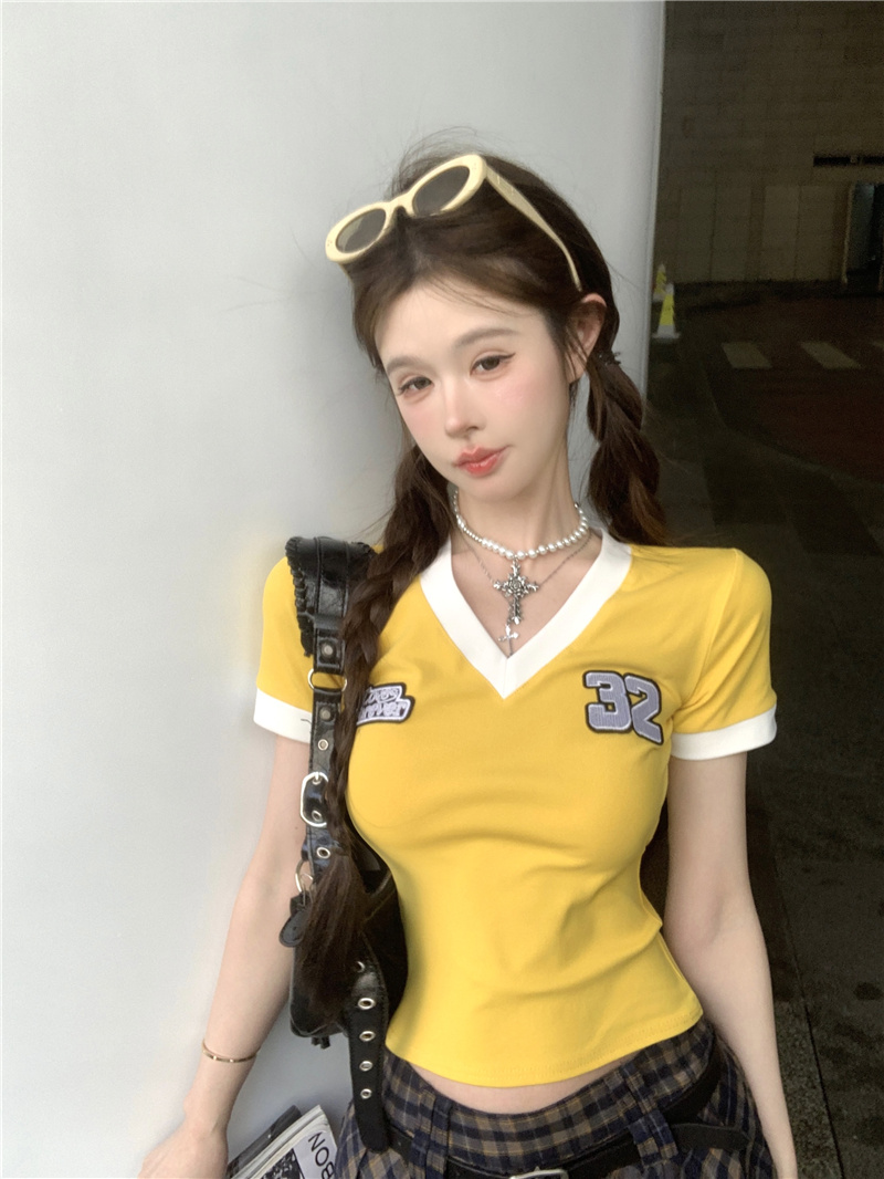 實拍~美式辣妹V領t恤女短袖正肩夏季運動風修身絕美短款上衣