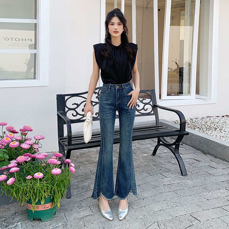 Real shot of 2025 spring fashion micro-flare nine-point jeans for women with slit breasted straight slimming wide-leg horseshoe pants