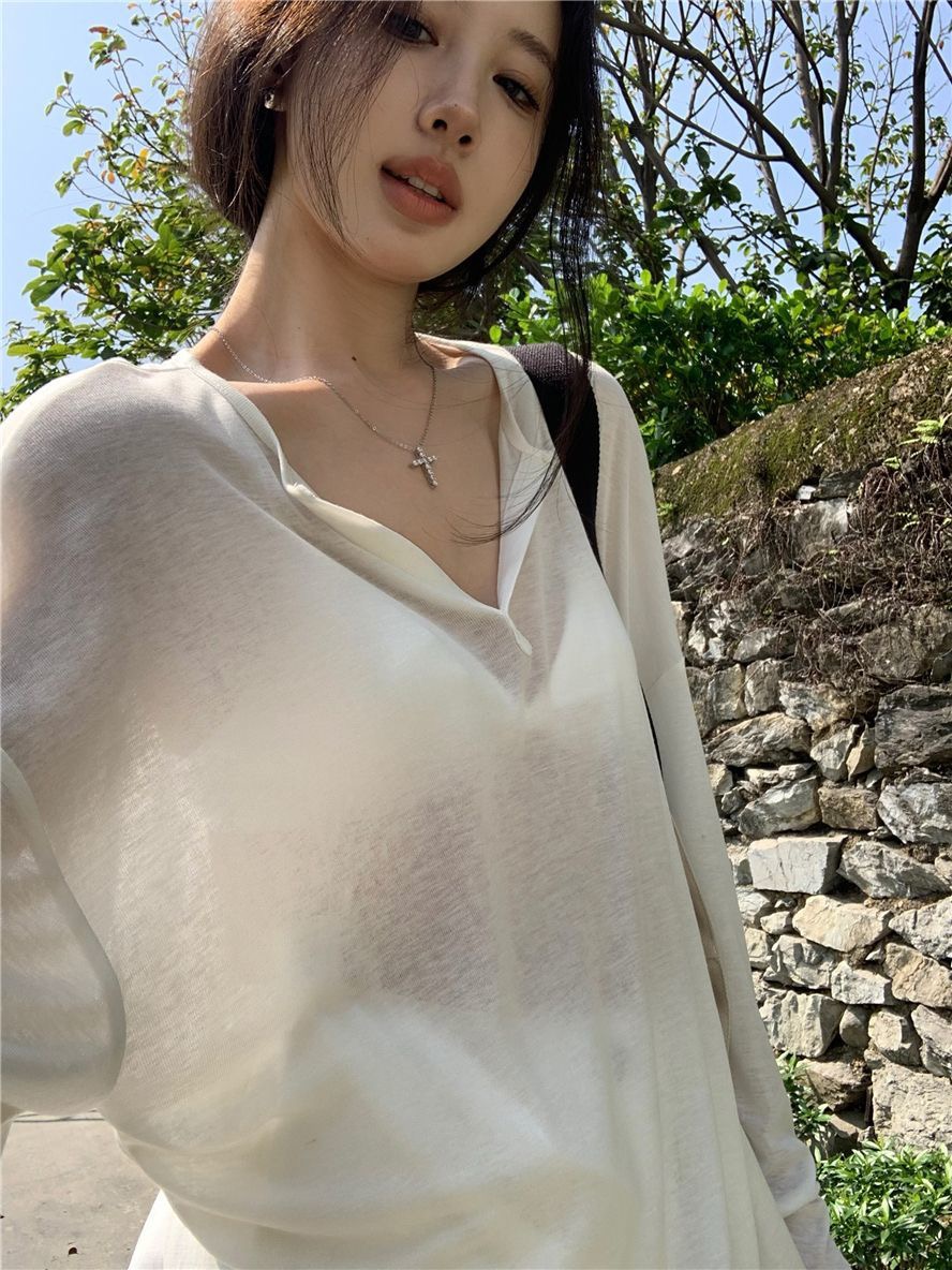 Snowflake v-neck mask for women with long sleeves autumn new lazy style loose and versatile sunscreen blouse thin top