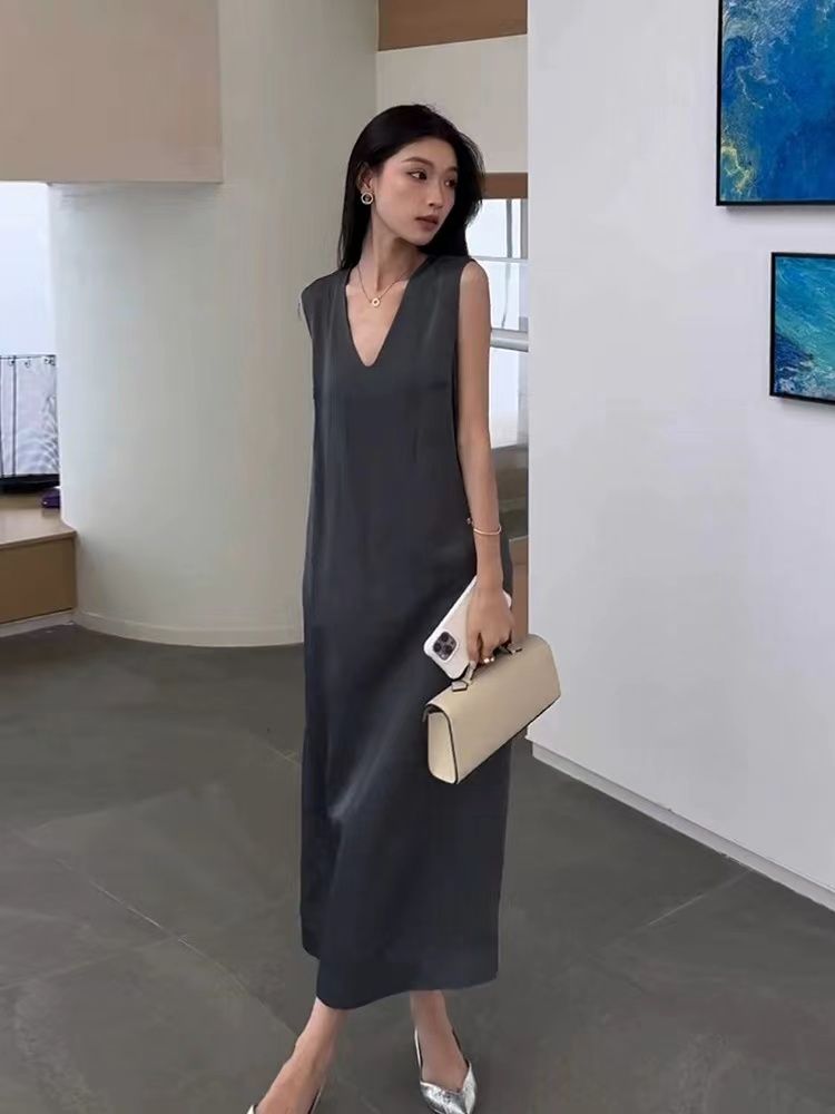 法式v領高級感無袖背心連衣裙女夏天寬鬆休閒氣質中長款西裝裙子