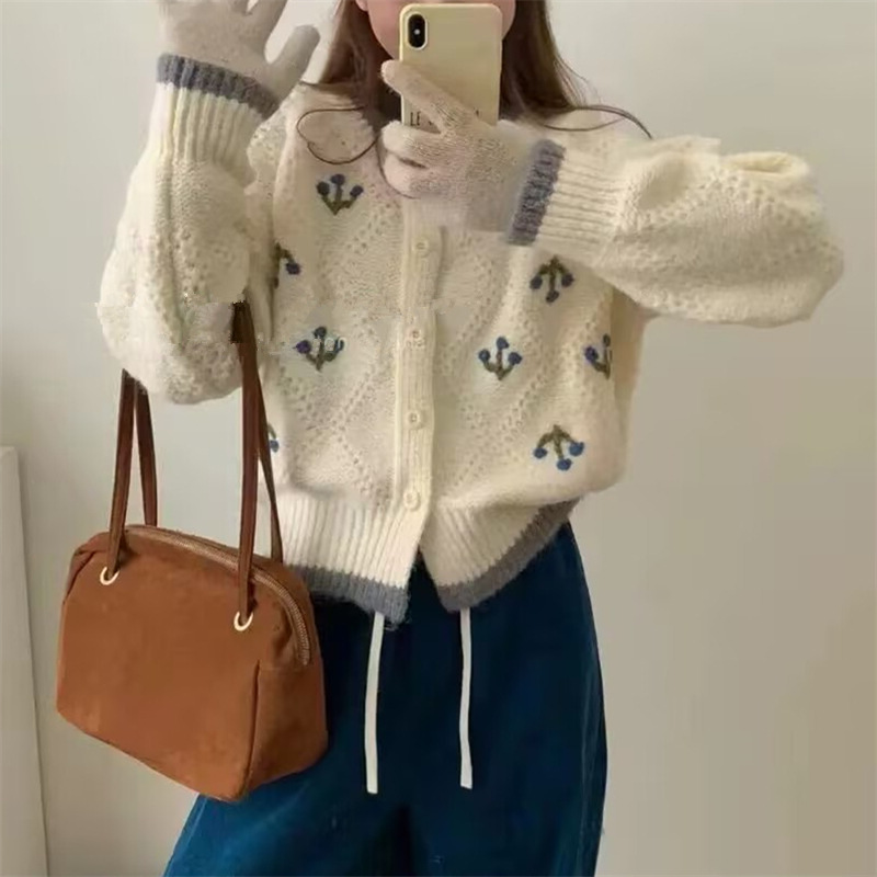 法式小香風重工刺繡針織短款秋冬新款設計感洋氣減齡百搭毛衣女