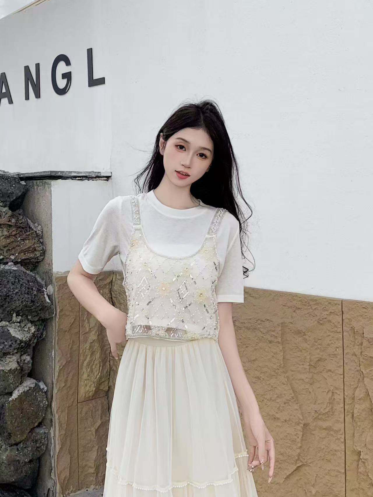 2025 French Heavy Industry Nail Bead Hollow Laminated Sling Vest for Women in Summer Design Female Niche Fashion Fashion Short Style