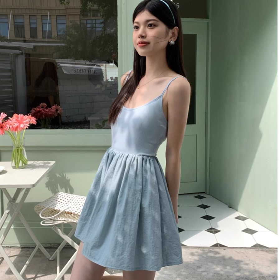 簡約休閒小個子露背吊帶連衣裙女夏季海邊度假收腰顯瘦A字短裙子