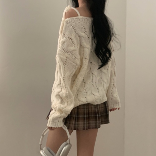 Real shot original Korean version of winter lace-off one-shoulder long-sleeved knitted sweater, twist loose top for women