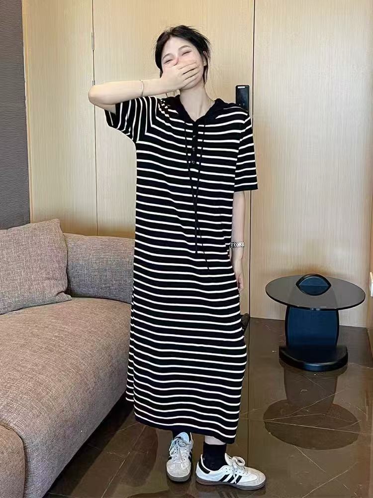 蕾絲連帽短袖針織連衣裙女2025早春新款條紋抽繩顯瘦長裙