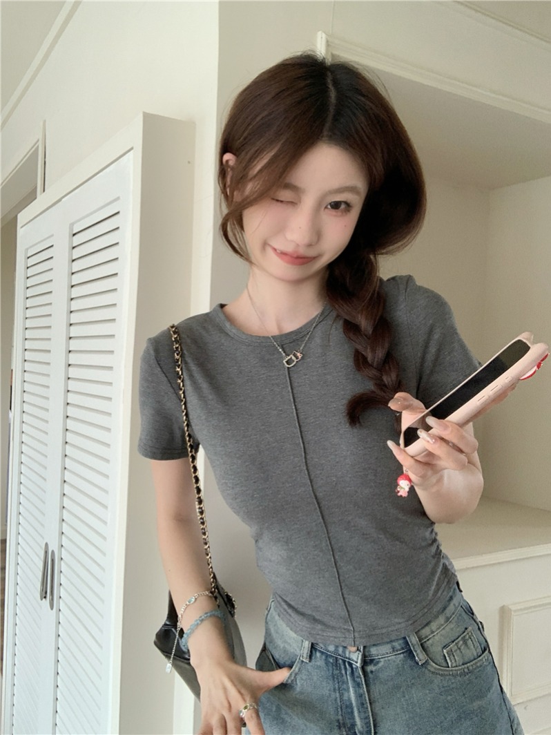 Real shot of fine cotton comfortable and breathable shoulder short sleeve short T-shirt for women in summer
