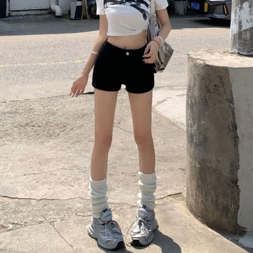 Casual minimalist fashionable high-waisted denim shorts for women, new spring and summer styles, tight-fitting and slimming A-line denim short hot pants trendy