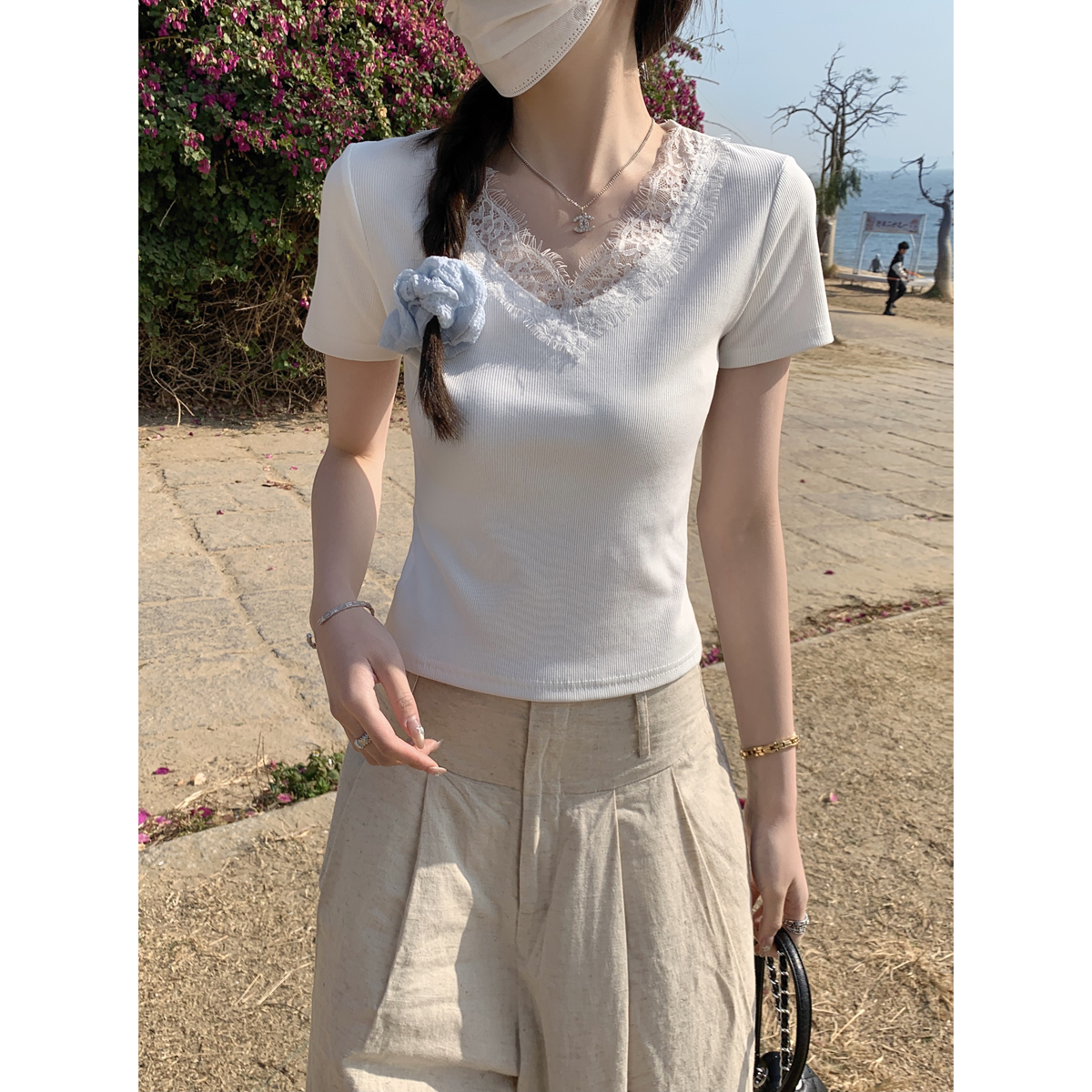 Real shot of spring and summer Korean version of lace edge v-neck gentle pure and versatile short-sleeved T-shirt top for women