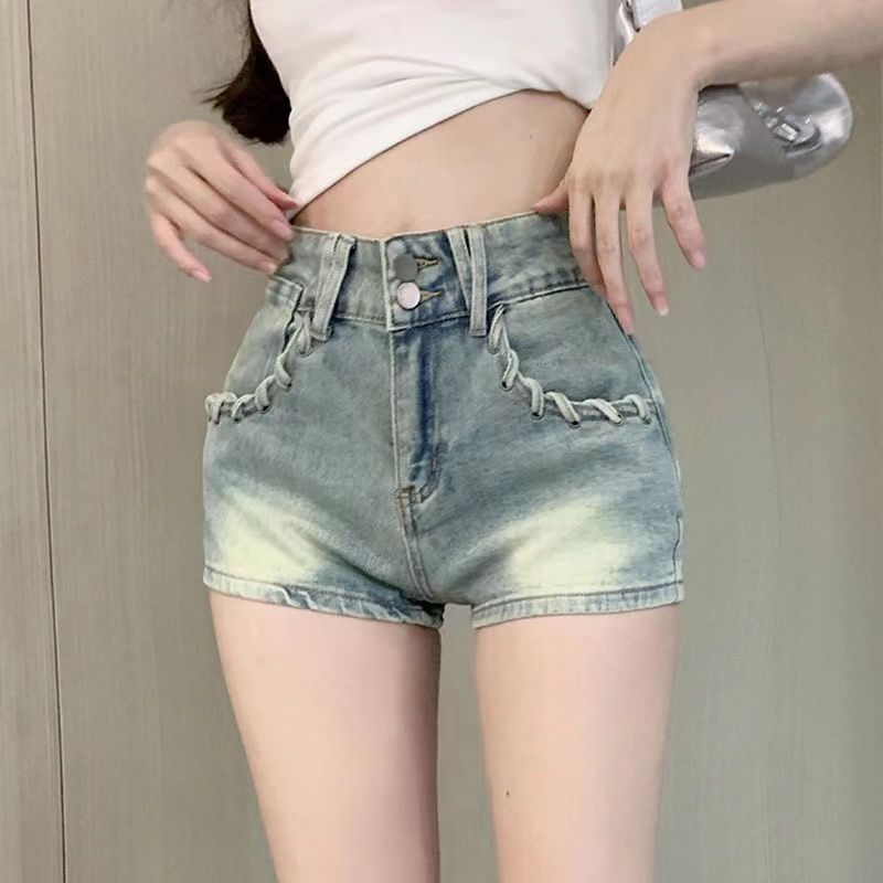 The same style as 2025 summer new style braided pocket decoration wash water used hot girl three-point denim shorts cool trendy