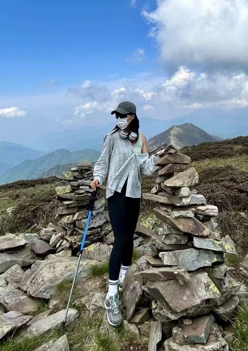 新款美式復古薄款格子長袖襯衫外套夏季設計防曬開衫寬鬆襯衣