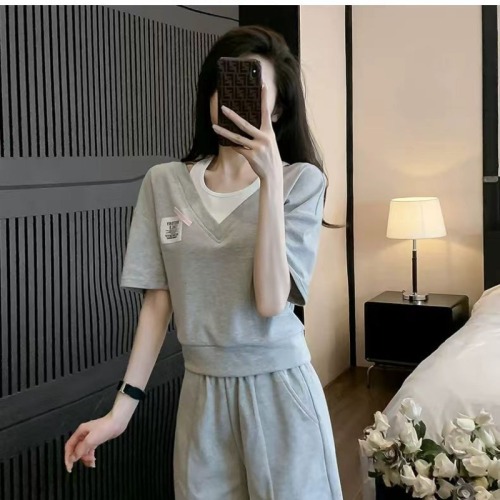 Women's Summer Hong Kong Style Loose Running Salt and Striped Short Sleeve Short Shorts Two-Piece Set 2025 New Leisure Sports Suit