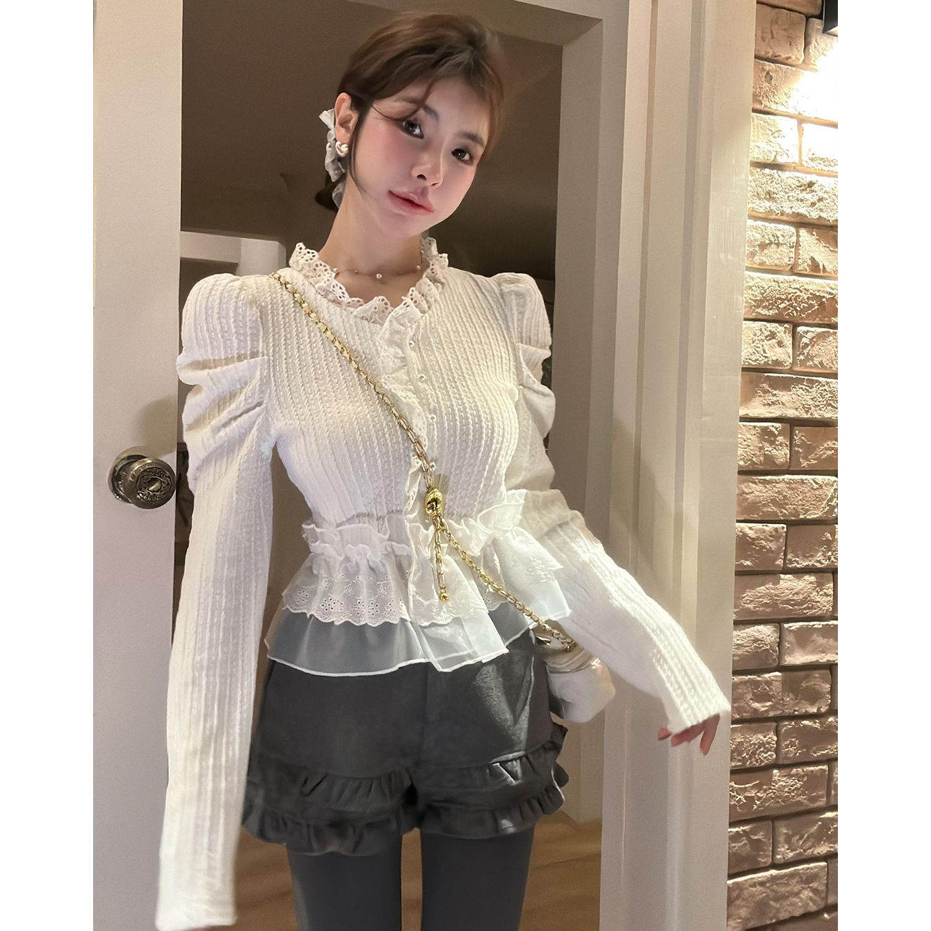 French temperament lace lace v-neck sweater for women in autumn and winter new slim fit and slim and fashionable unique top