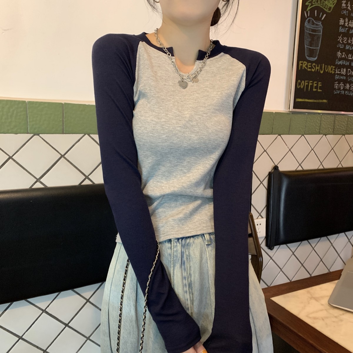 Real shot of the Korean version of early spring slim rag-shoulder contrasting half-open collar design versatile long-sleeved T-shirt women's top