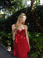 法式紅色吊帶連衣裙女裝夏季海邊度假氣質性感辣妹收腰碎花短裙子