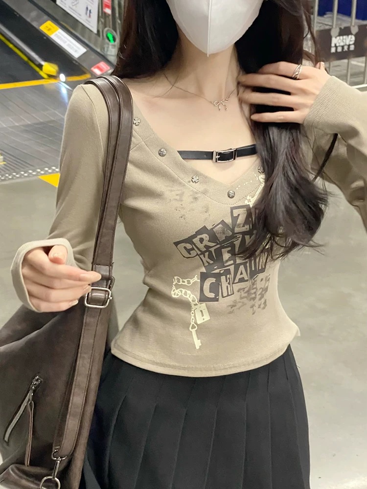 WUXIAO美式復古字母印花長袖VT恤領女修身顯瘦氣質內搭打底上衣