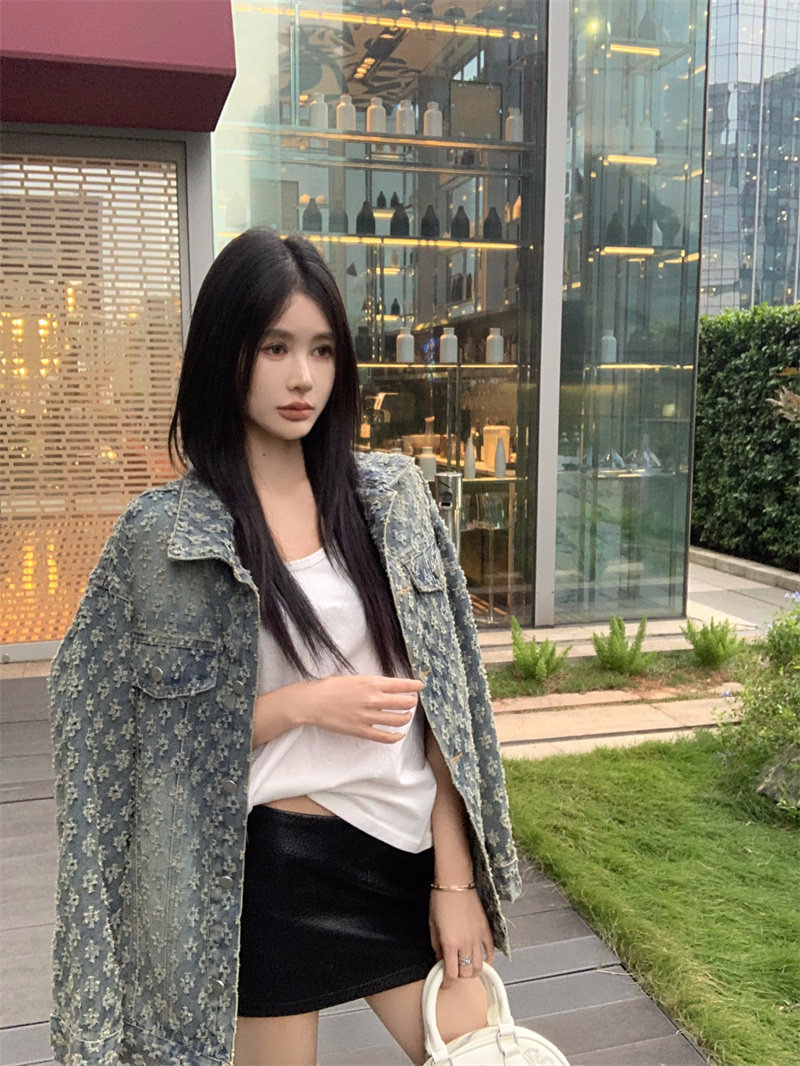 Real shot of trendy retro denim jacket for women washing little fragrant style jacquard couples work shirt