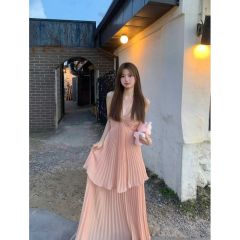 French Hepburn style high-end pink suspender halter neck dress design sense celebrity pleated large dress dress