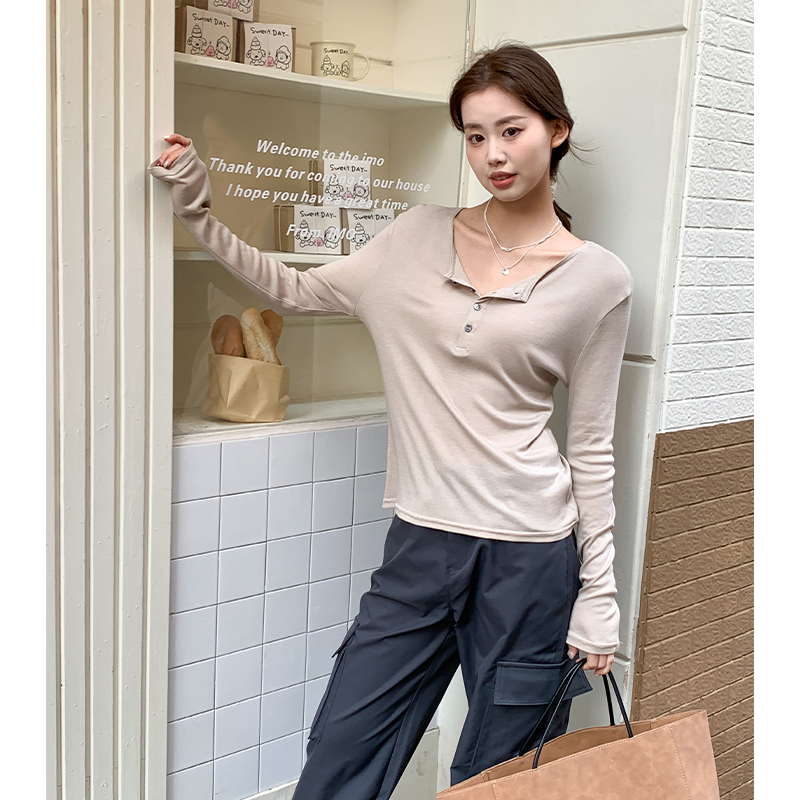 Long-sleeved T-shirt for women's thin spring 2025 early spring new super hot European button loose top for women