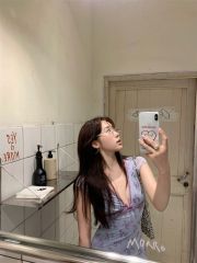 純欲風ins裙子女夏氛圍感小飛袖V領收腰A字短款蝴蝶結碎花連衣裙