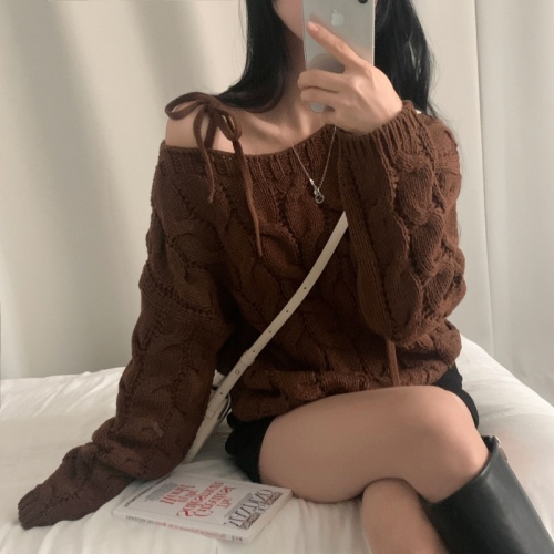 Real shot original Korean version of winter lace-off one-shoulder long-sleeved knitted sweater, twist loose top for women