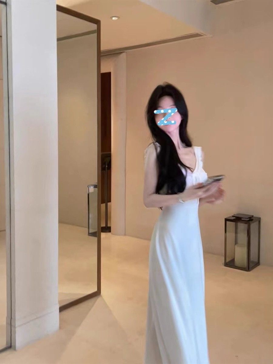 溫柔風白色吊帶露背連衣裙子女夏季2025新款海邊度假氣質絕美長裙