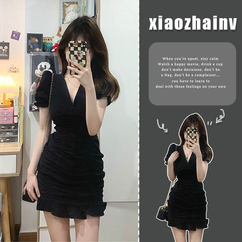 黑色v領泡泡袖連衣裙女夏季小眾獨特設計高級感魚尾裙子韓系風格