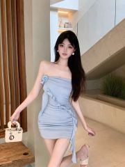 2025年純欲褶皺V領連衣裙女春夏新款修身顯瘦一字肩短款包臀裙女