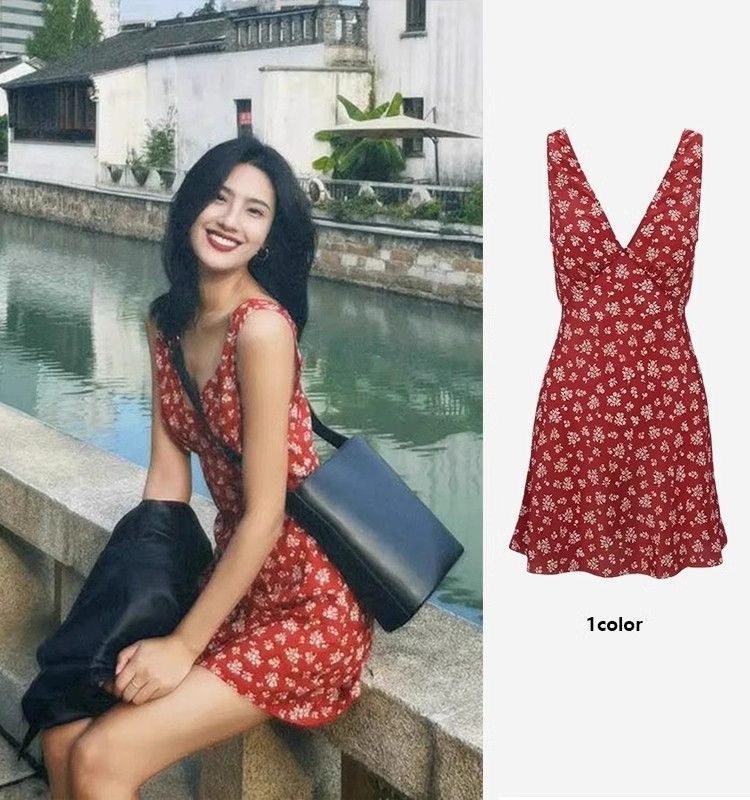French retro ink painting printed sleeveless halter neck dress for women in summer slim fit and slim temperament age-reducing mid-length skirt