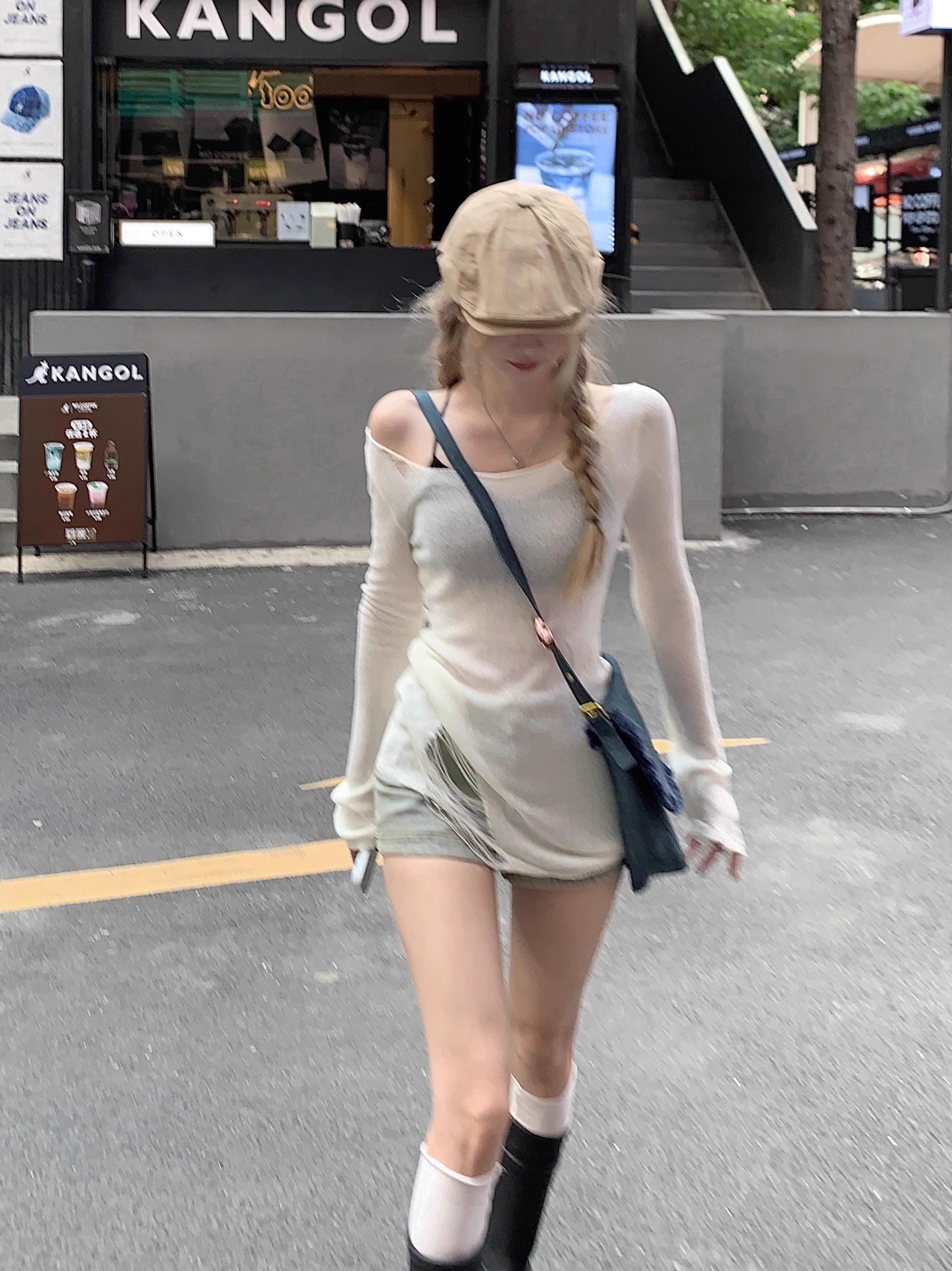 American design-sensory ripped hollow knitted smock for women in early spring niche slim fit layered temperament versatile slim top