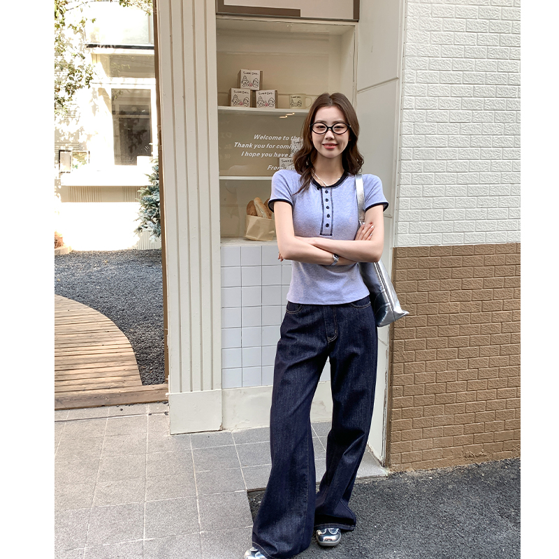 Real shot of round neck straight shoulder short-sleeved T-shirt for women in summer 2025 new fashionable and versatile slim short top