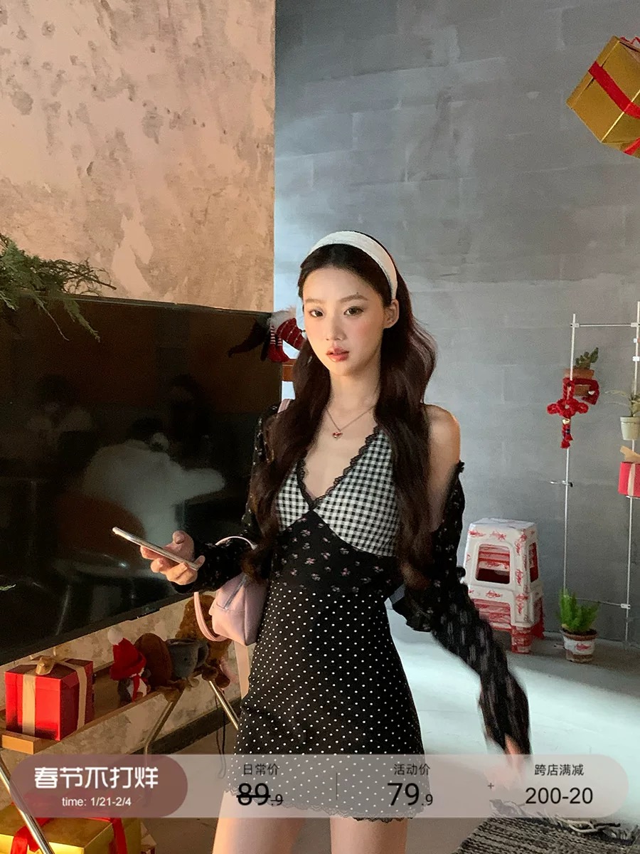 紅人館黑色吊帶背心女春季針織內搭蕾絲辣妹性感v領短款無袖上衣