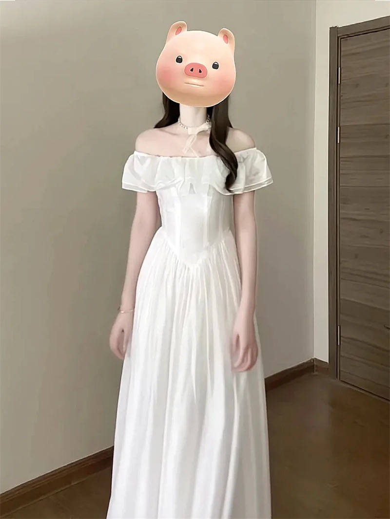 A rich girl with a high-end one-collar waist-hugging dress for women in summer new style slimming and fresh long skirt