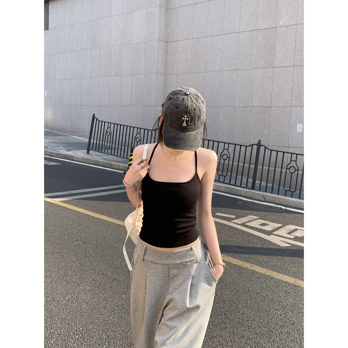 Real shot of 2025 spring and summer Korean style square neck temperament chest pad versatile slim and beautiful back strap vest top