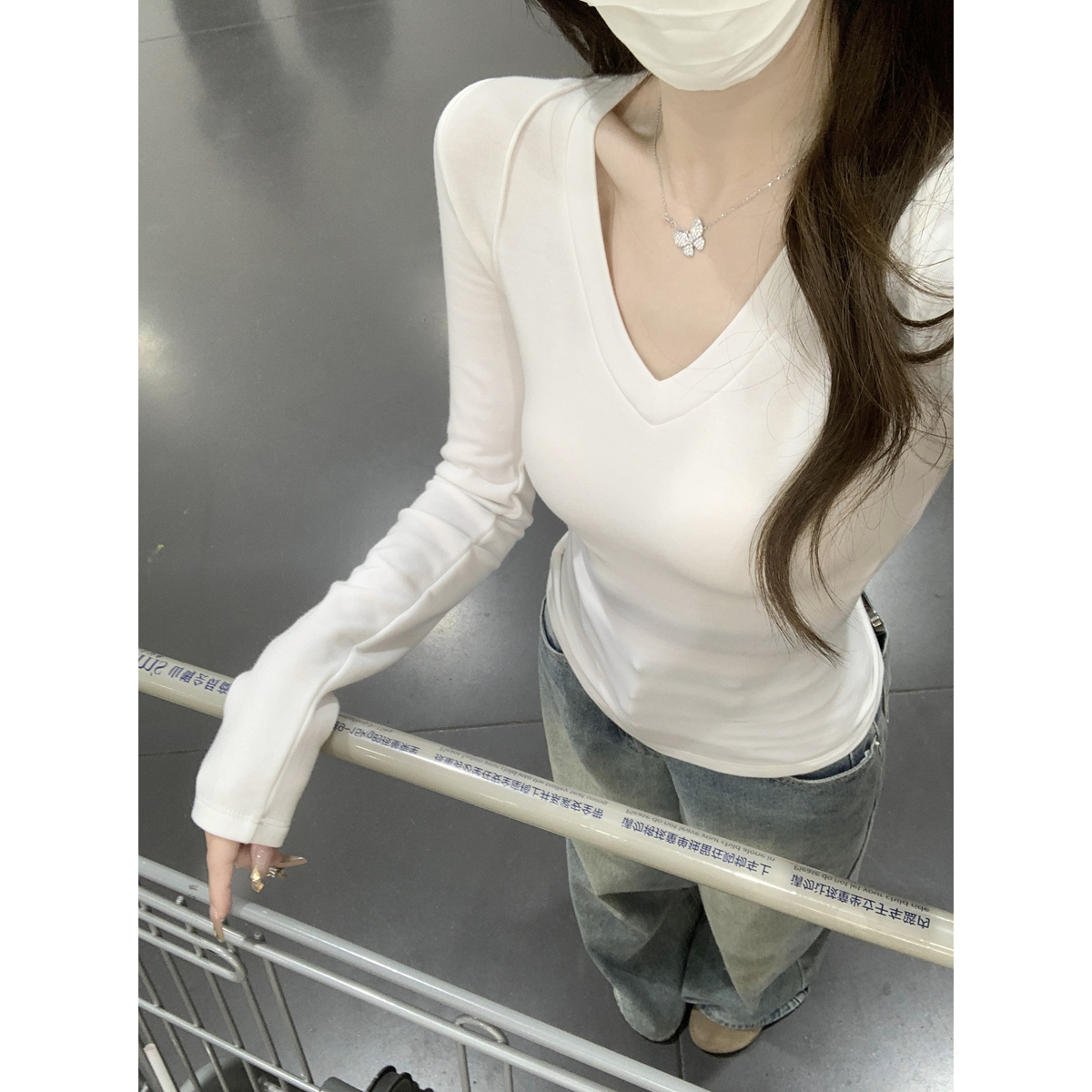 Real shot of the Korean version of the early spring pure slim V-neck slim and versatile long-sleeved T-shirt top