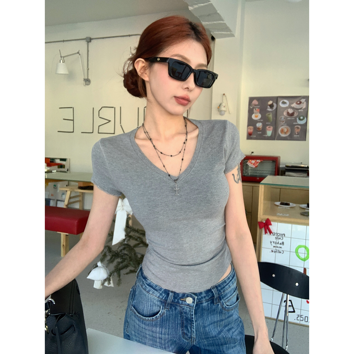 Real shot of spring and summer Korean style V-neck lace design slim and versatile short-sleeved T-shirt top for women
