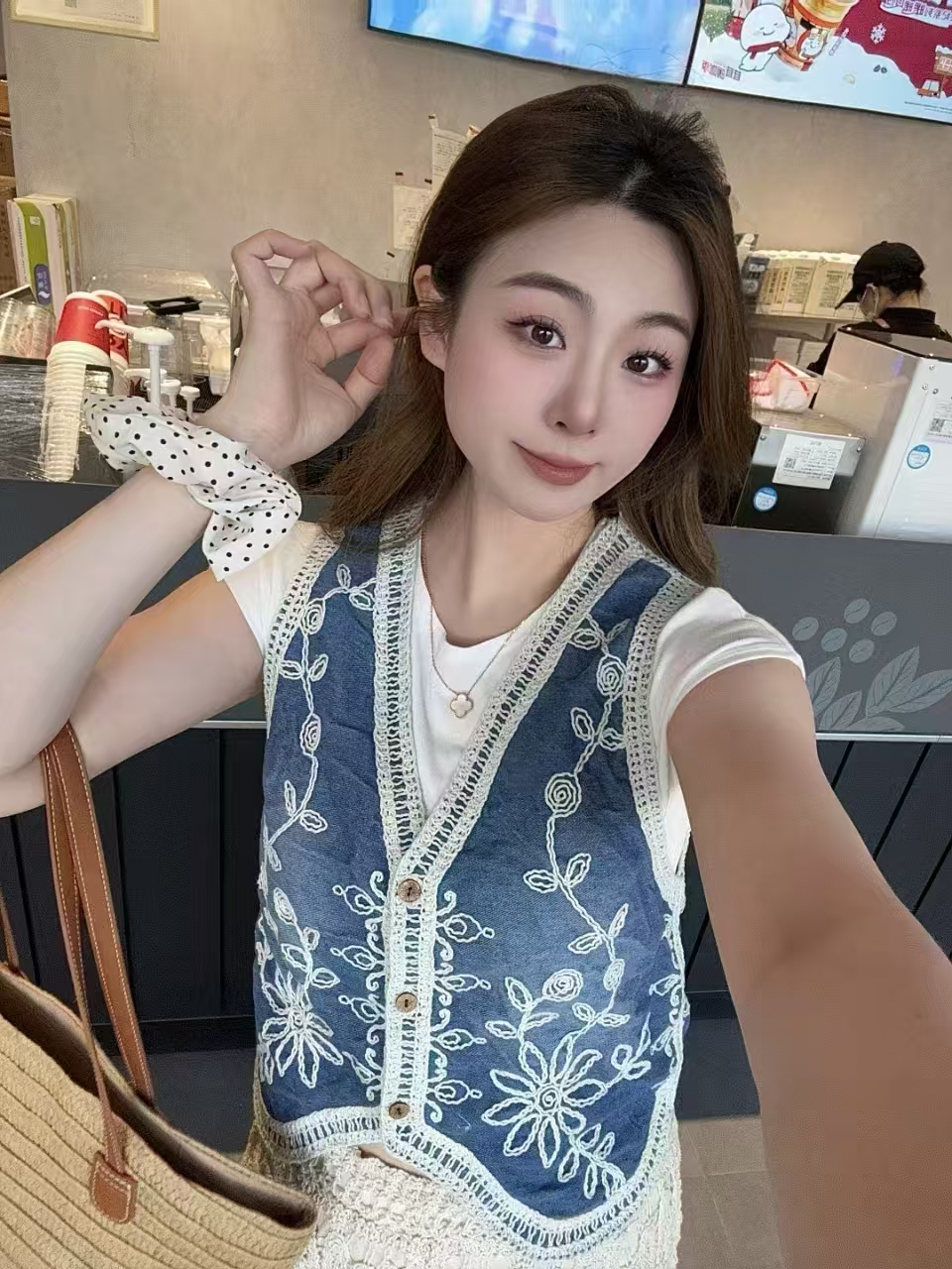 2025 retro style light luxury sequined heavy industry hook-embroidered denim vest thin vest layered top