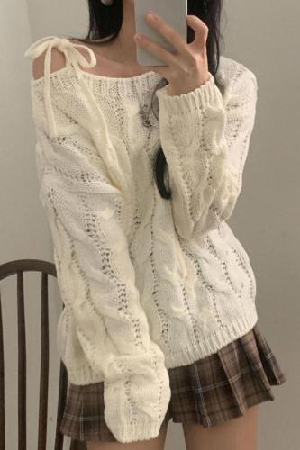 Real shot original Korean version of winter lace-off one-shoulder long-sleeved knitted sweater, twist loose top for women