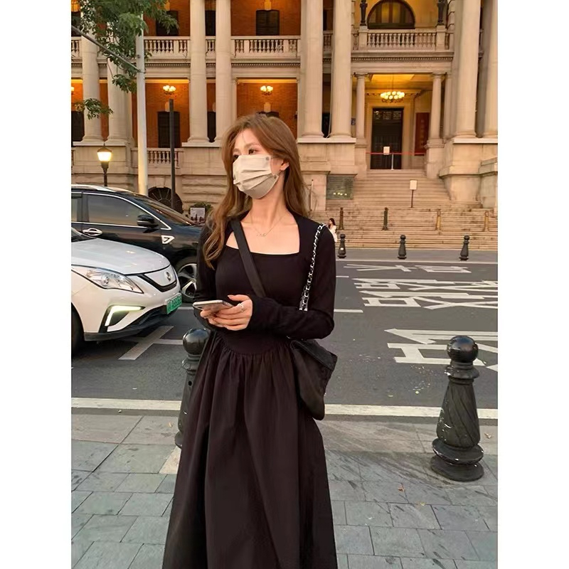 French square collar black long-sleeved dress for women in early autumn new Hepburn style black skirt slim long skirt