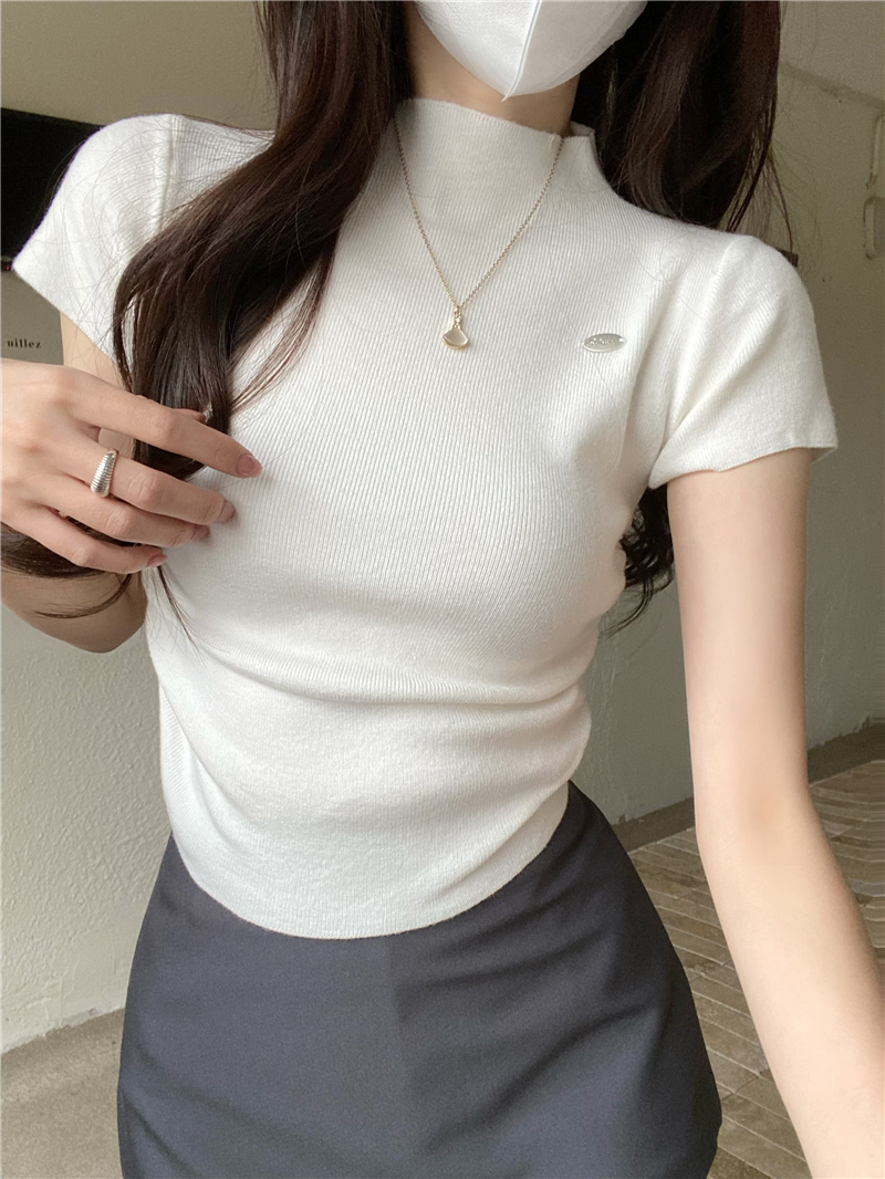 Real shot French half-high neck short-sleeved knitted T-shirt for women's new design slim fit and slim hot girl short top