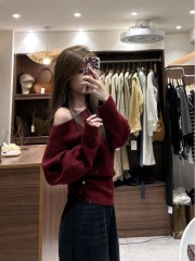 韓系慵懶風新年紅色毛衣女秋冬季年新款高級感一字肩針織上衣
