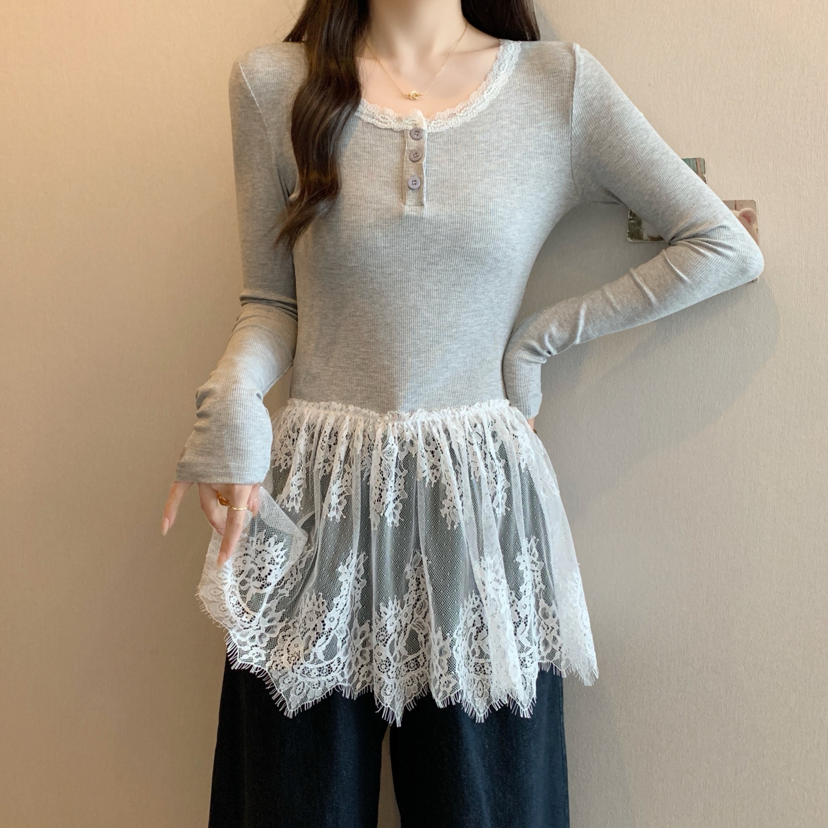 260g green lace skirt with long sleeves T-shirt for women in spring 2025 slim mid-length unique top