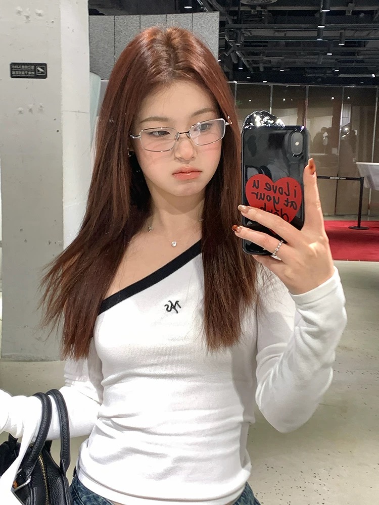 FRGKin 不規則斜領漏肩長袖T恤女2025新款辣妹修身顯瘦設計感上衣