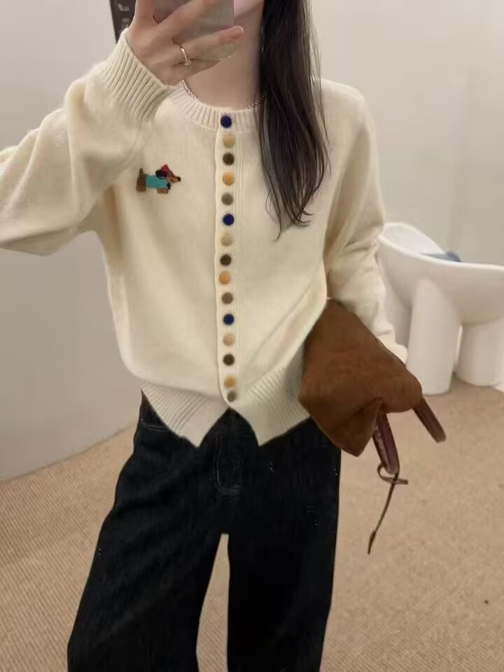Fashionable age-reducing embroidery colorful buttons on the outside and woolen tops on the outside and women's early spring and autumn thermal braids on the inside with knitted cardigan